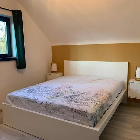 Douillets A L'oree Des Bois. Houyet