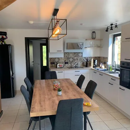 Douillets A L'oree Des Bois. Houyet