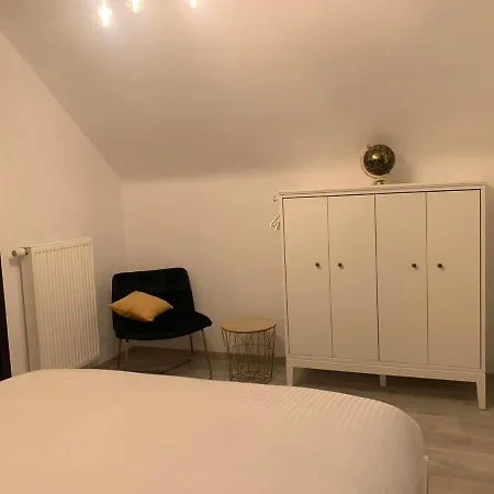 Douillets A L'oree Des Bois. *