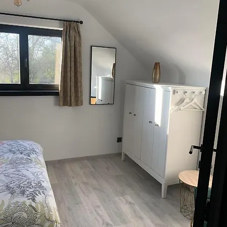 Douillets A L'oree Des Bois. * Houyet