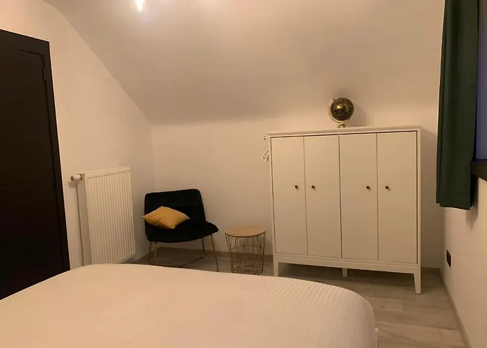 Douillets à L’orée Des Bois. *