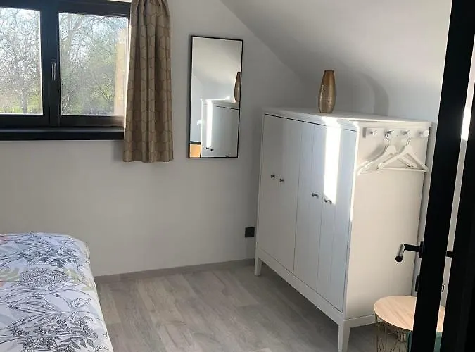 Douillets à L’orée Des Bois. * Houyet