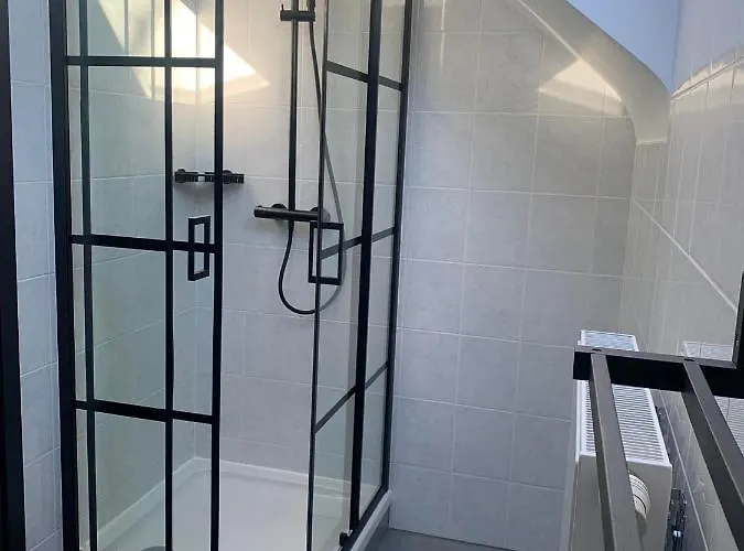 Douillets à L’orée Des Bois.