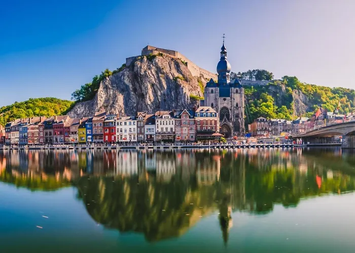 Douillets à L’orée Des Bois. *