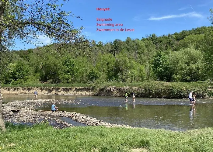Hébergement de vacances Douillets à L’orée Des Bois. *