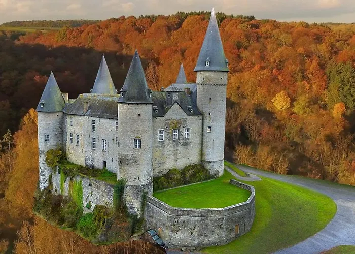 Douillets à L’orée Des Bois. * Houyet